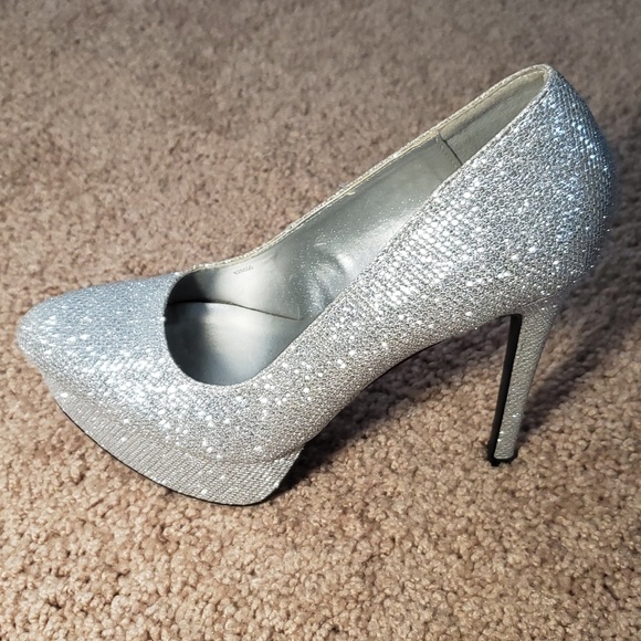 Heels - Picture 4 of 4